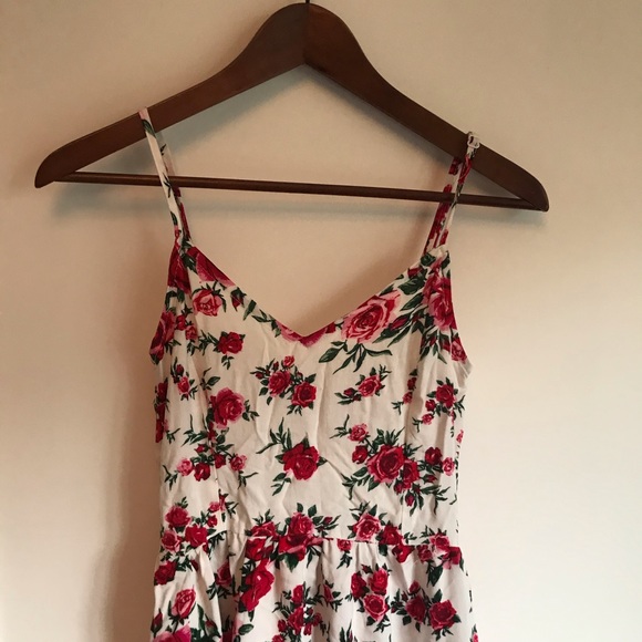 H&M White and Red Floral Dress - Picture 2 of 6